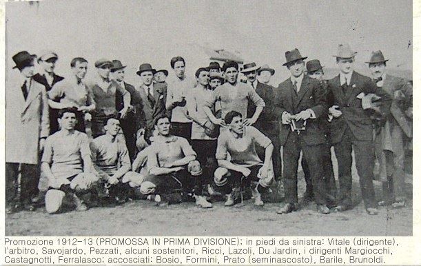Alessandria FBC 1912-13: al primo campionato ufficiale è subito promozione. L'Alessandria rimarrà nella massima serie fino al 1936-37 senza mai retrocedere. 