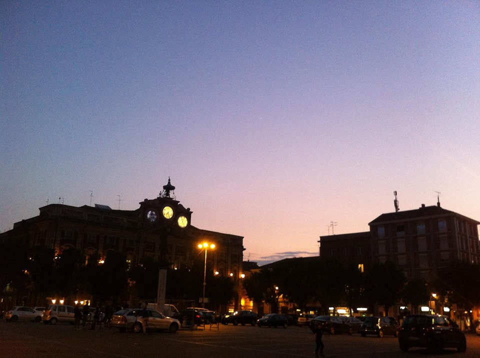 Piazza della Libertà al tramonto. foto Tony Frisina