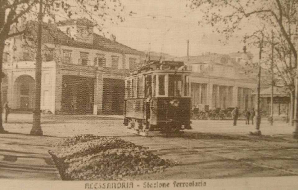 Alessandria e stazione. .la vecchia stazione scomparsa costruita in stile neoclassico ..una vera perdita. .