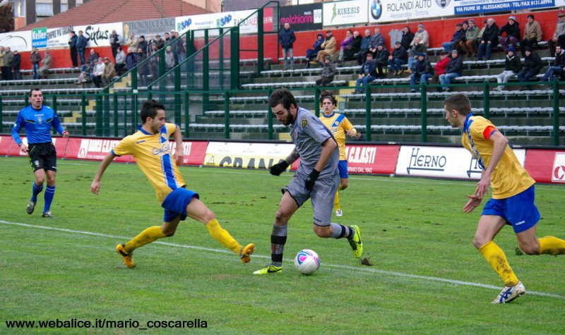 05-01-014 Alessandria-Pergolettese 3-1 Il rigore procurato da Luca Mora