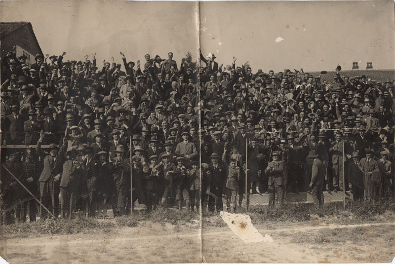 1928-29- Il pubblico assiepato al campo degli Orti