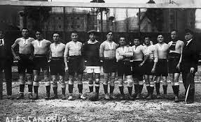Formazione Alessandria Fbc del 1913-'14. Ticozzelli, Milano II, Savojardo, Carcano, Porrati, Brunoldi, Grillo, Lazoli I, Torricelli, Du Jardin, Ricci II.