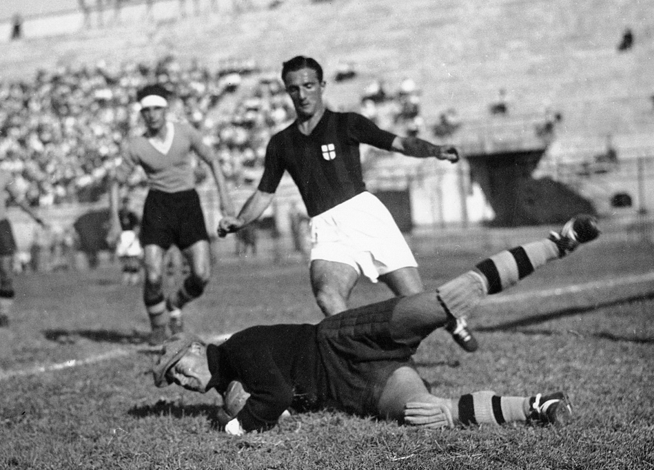 Milan-Alessandria 4-1 del 1936-’37. Sullo sfondo Michele Borelli.  