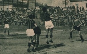Una rara istantanea della semifinale della Coppa Italia nel 1935 tra Alessandria e Milan. 